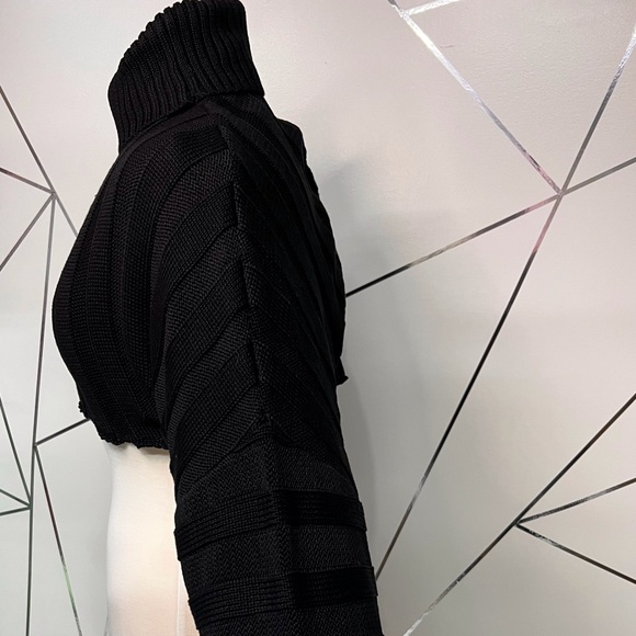 Cropped Turtleneck Knit Sweater - Picture 4 of 8